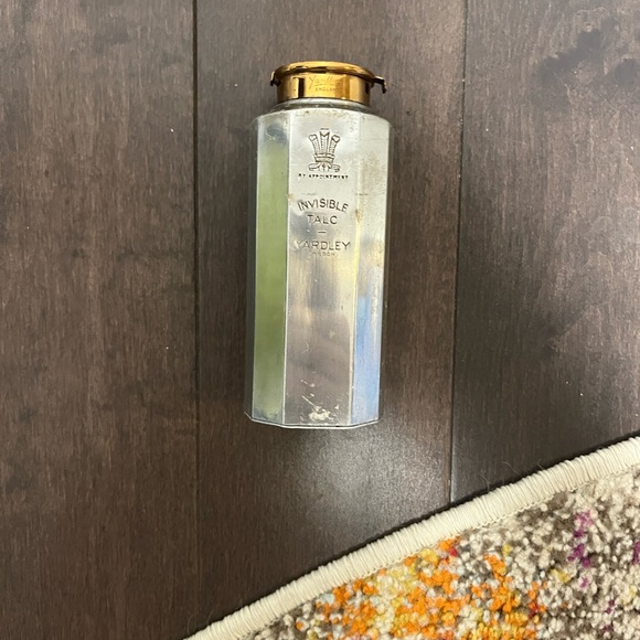 Yardley Invisible Talc Powder - Picture 5 of 8